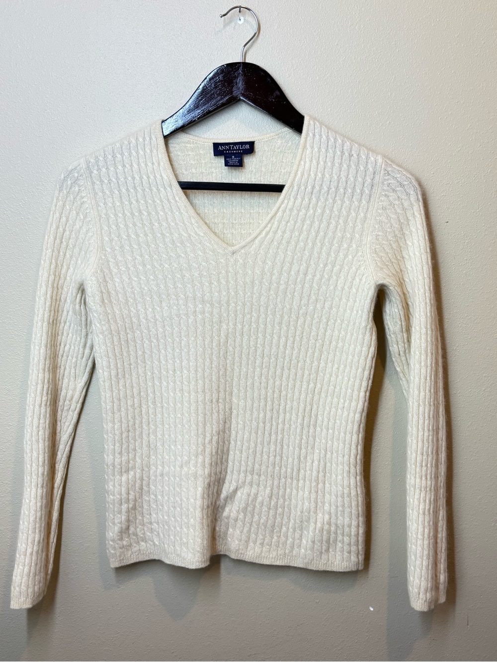 Ann Taylor Cream V-Neck Cable Knit  
Cashmere Sweater, small